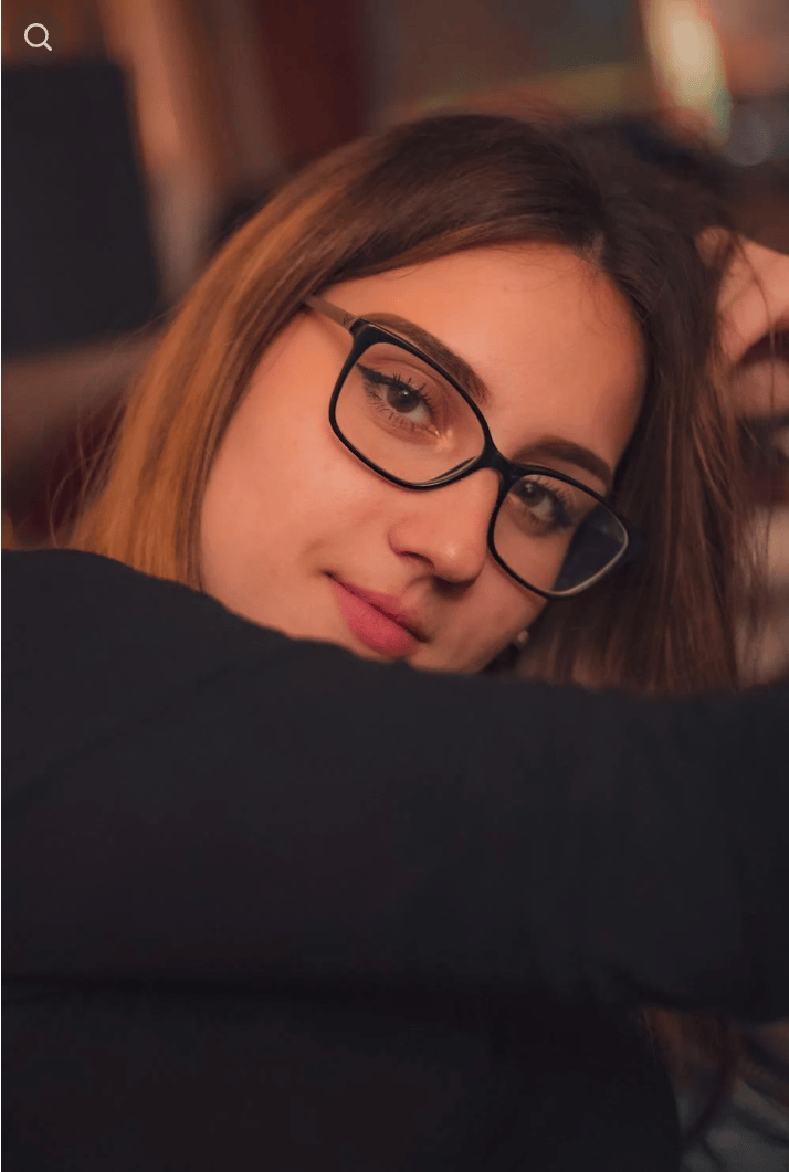 Martina 25